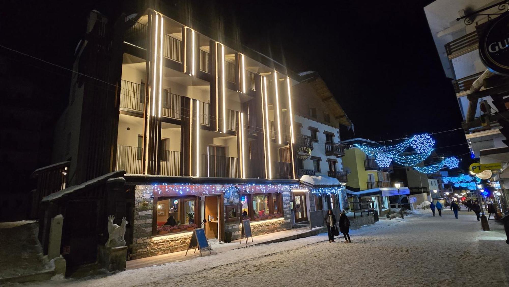 Hotel Perruquet بيريوِل تْشيرفينيا المظهر الخارجي الصورة