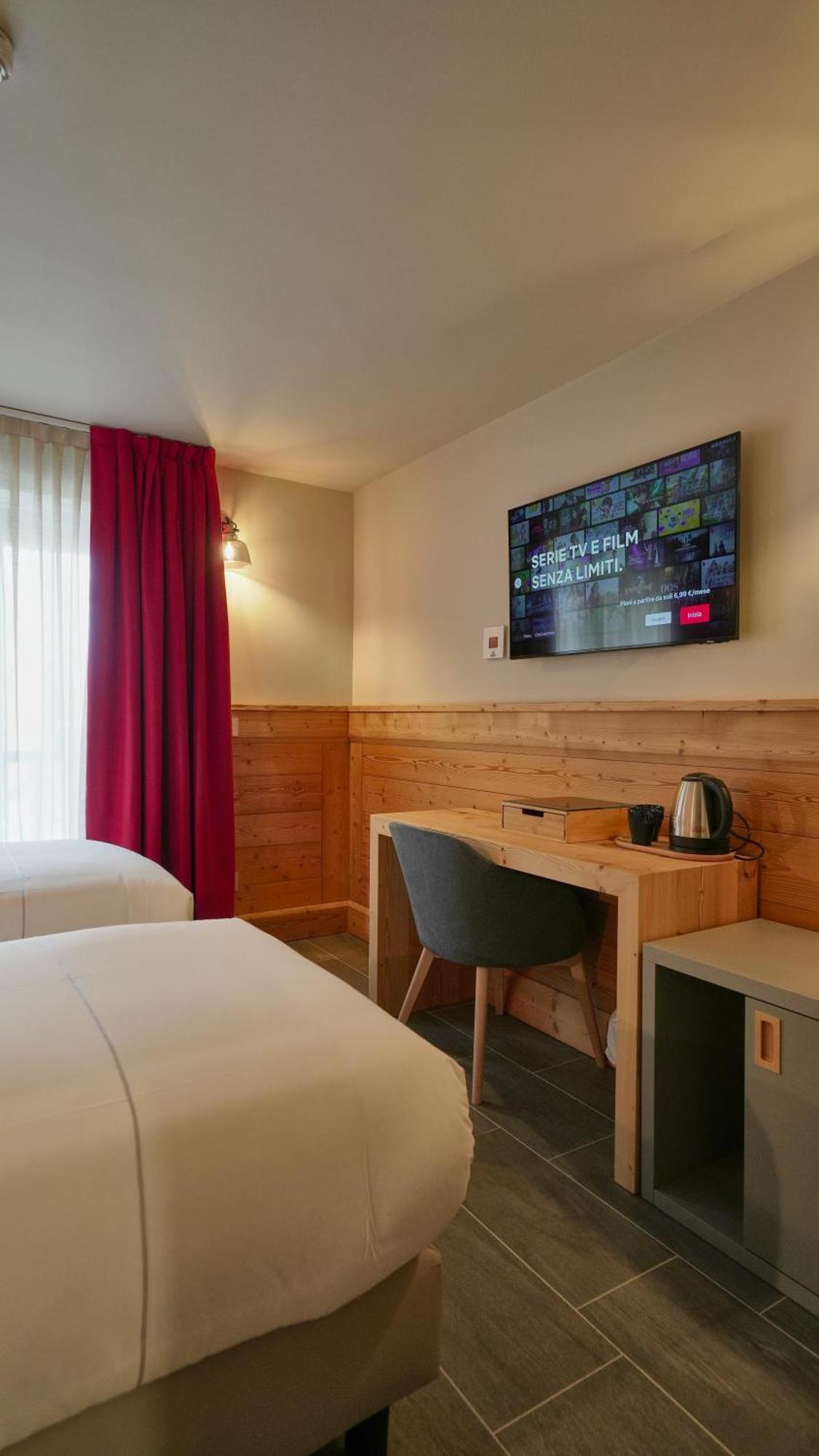 Hotel Perruquet بيريوِل تْشيرفينيا المظهر الخارجي الصورة